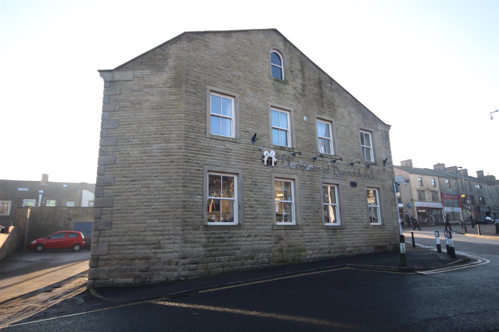 2 bedroom above shop apartment To Let in Barnoldswick - 2016-01-20 11.21.19.jpg